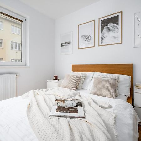 Prague Days - Bright Apartment - Balcony - Private Parking 외부 사진