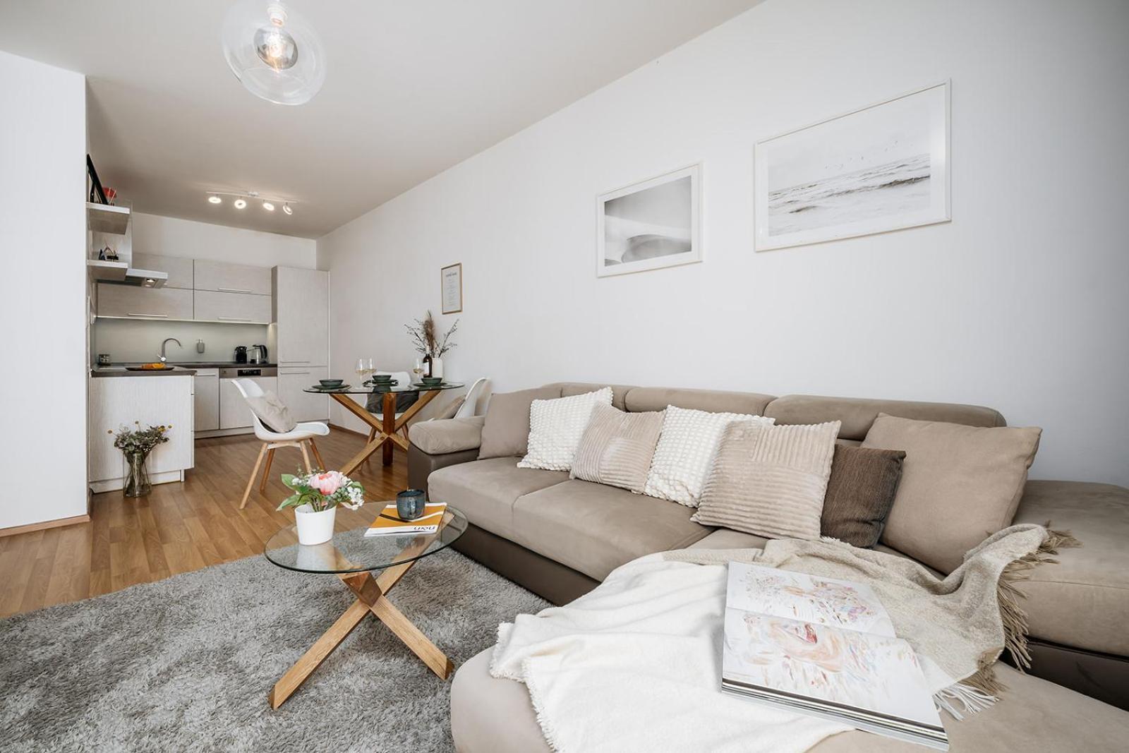 Prague Days - Bright Apartment - Balcony - Private Parking 외부 사진