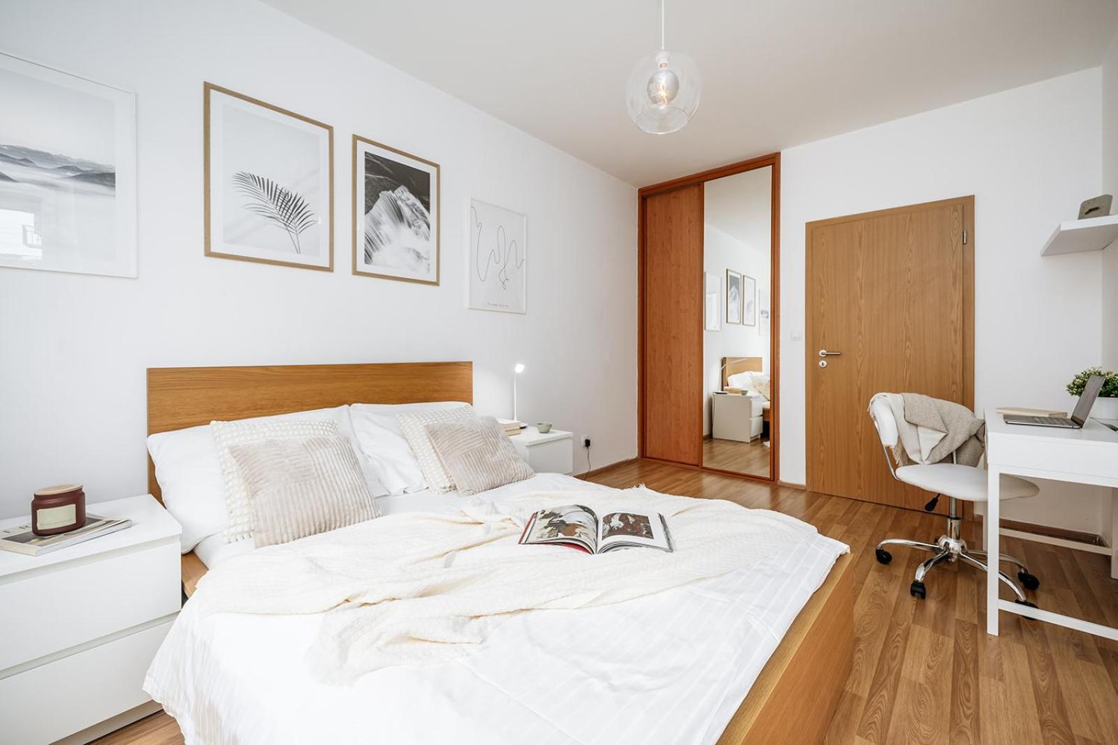 Prague Days - Bright Apartment - Balcony - Private Parking 외부 사진