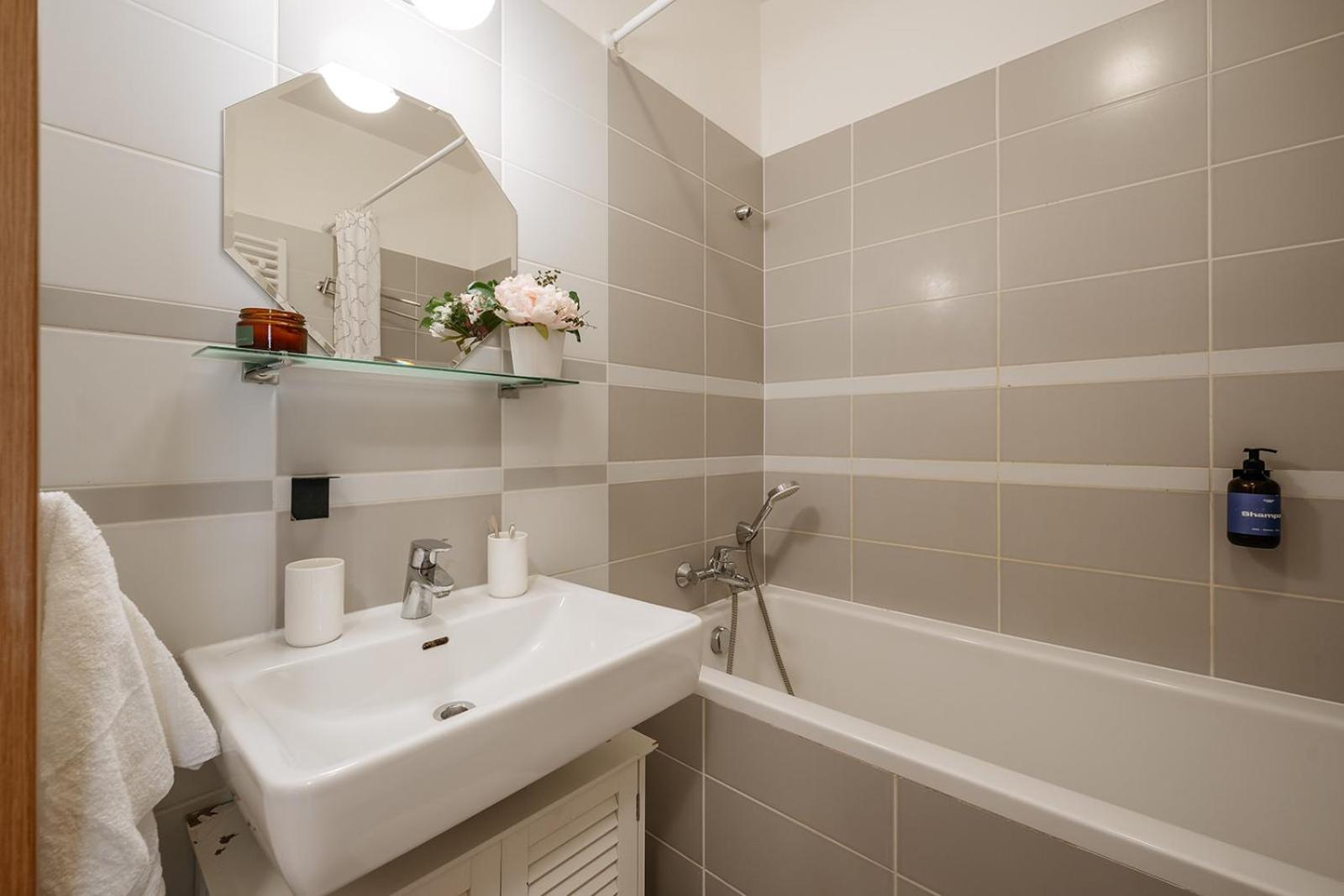 Prague Days - Bright Apartment - Balcony - Private Parking 외부 사진