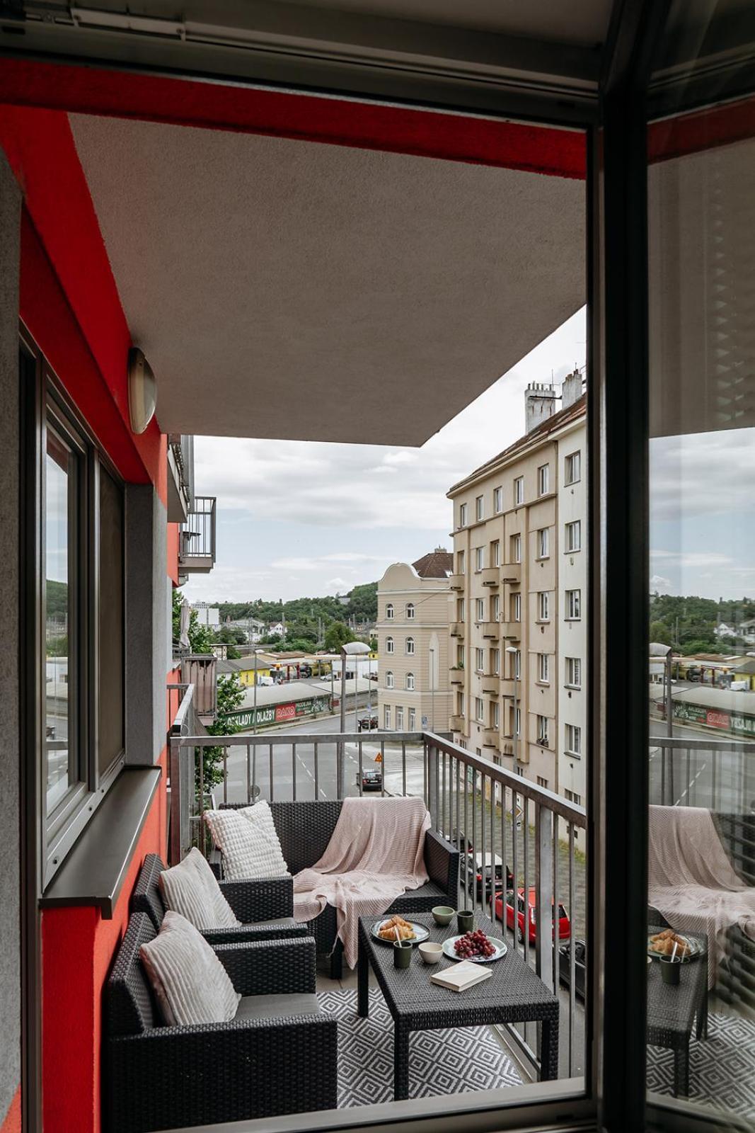 Prague Days - Bright Apartment - Balcony - Private Parking 외부 사진